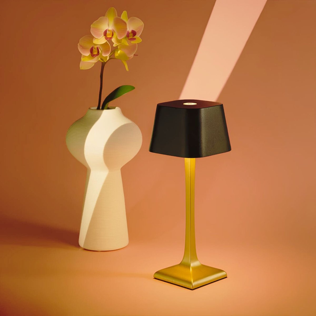 YESTERM – Sleek & Rechargeable Table Lamp