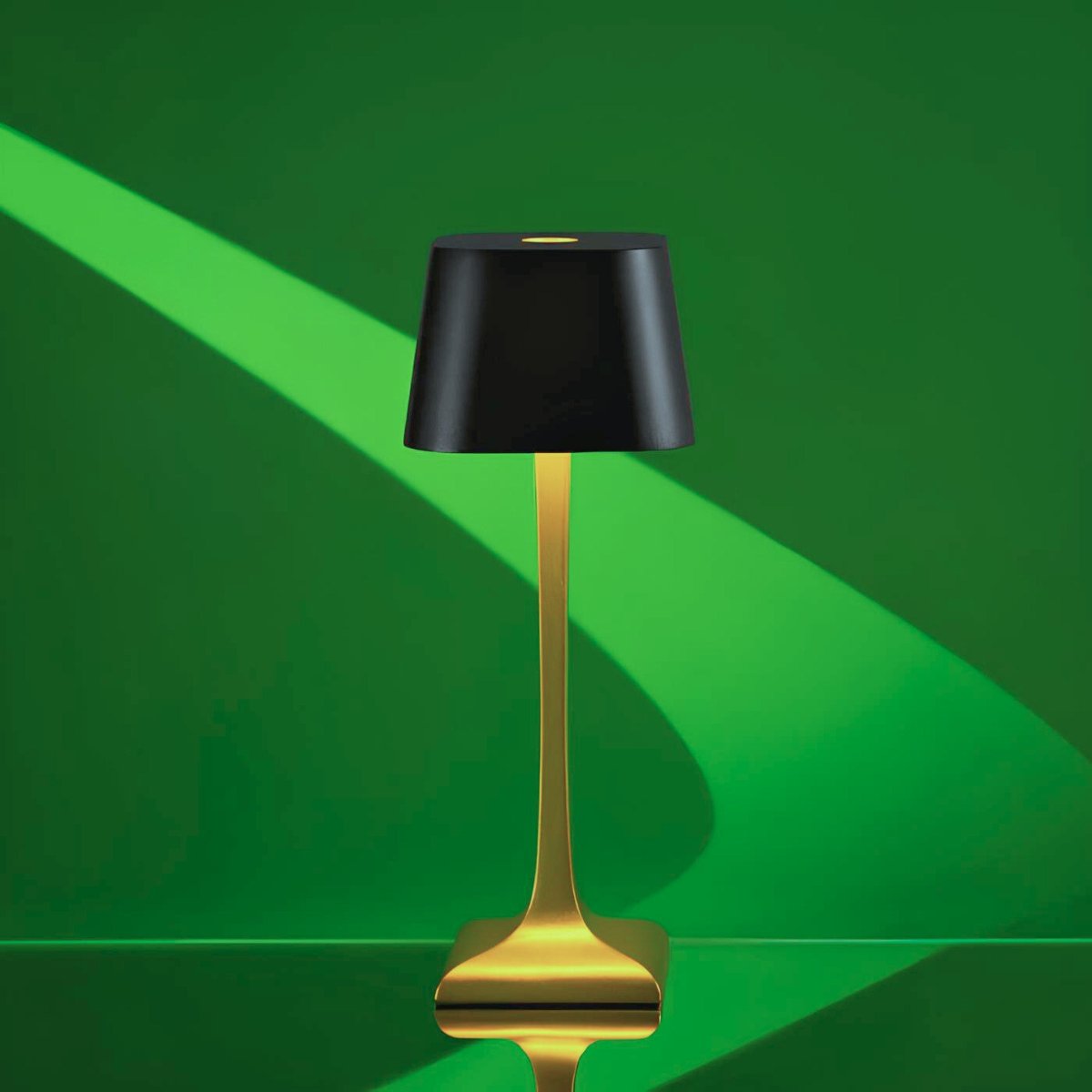 YESTERM – Sleek & Rechargeable Table Lamp