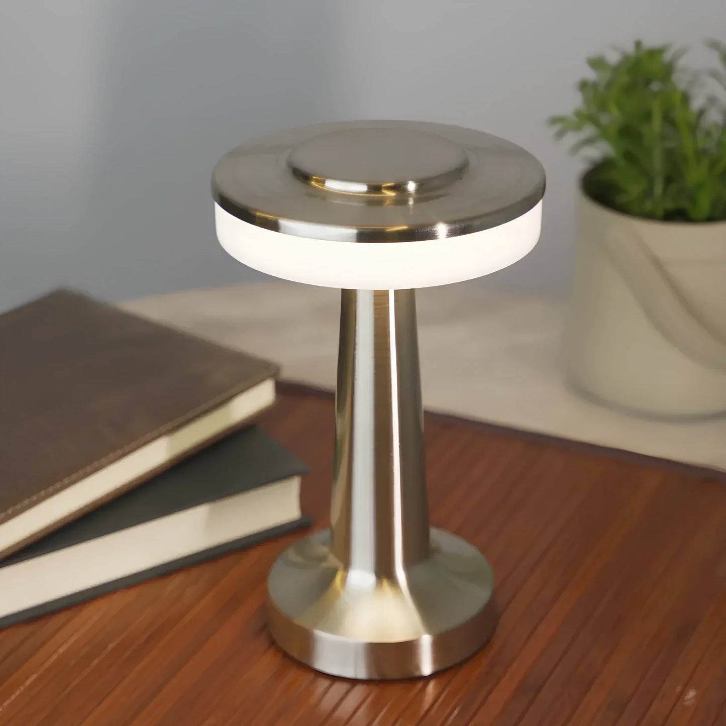 RETROVIBE - Modern Industrial Table Lamp