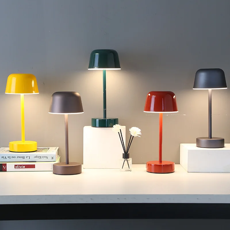 MAJESTICA - Modern LED Table Lamp