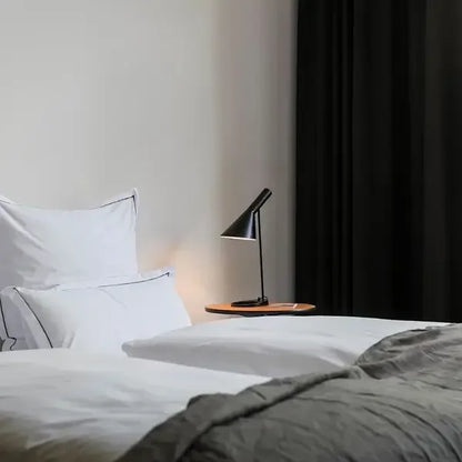 DARIOS - Sleek Lighting LED Table Lamp