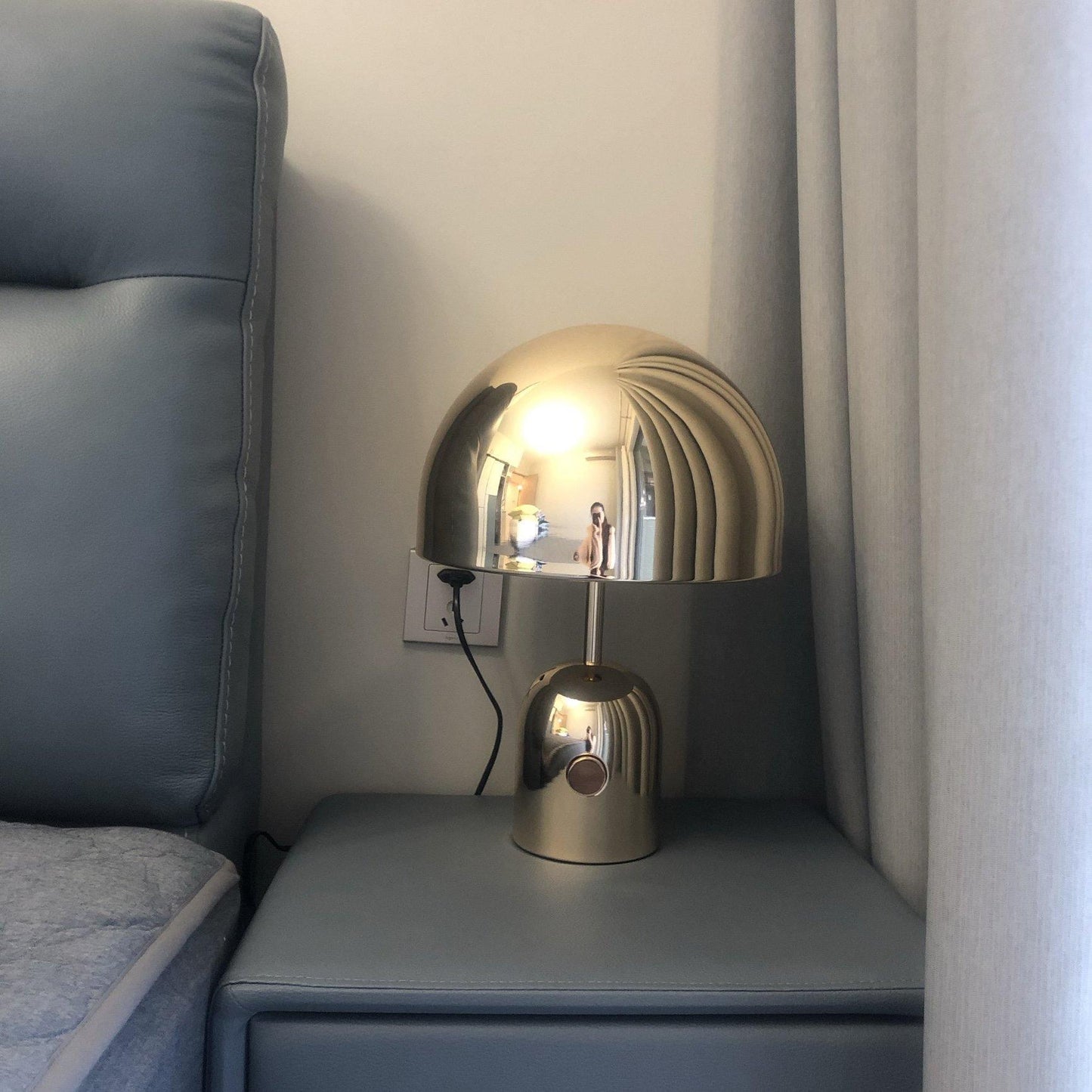 ULTRIC – Elegant Bell-Shaped Table Lamp