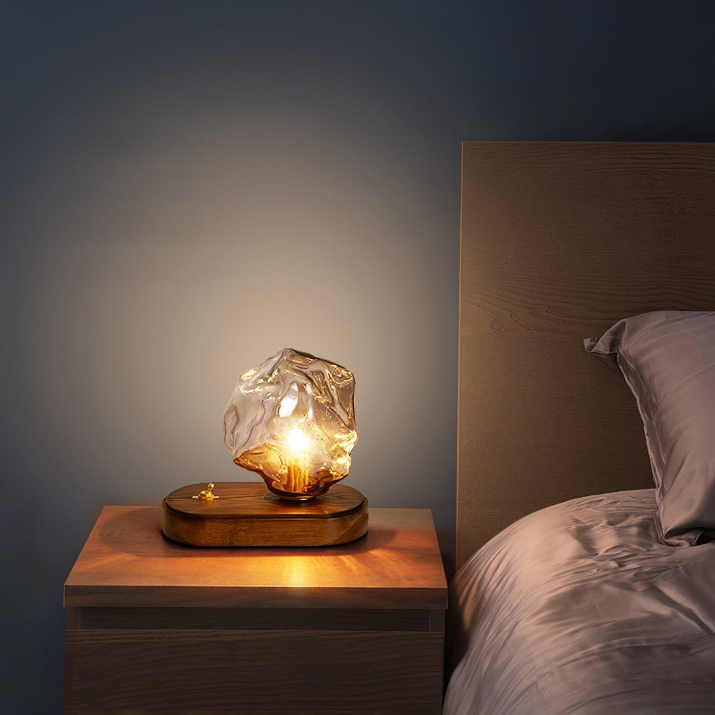 SOLVAN - Sleek Table Lamp