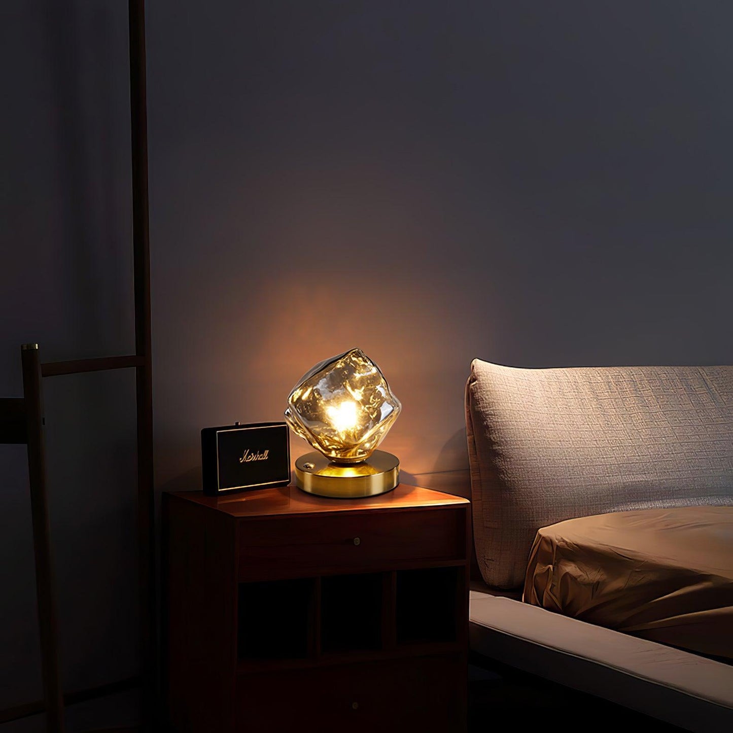 SOLVAN - Sleek Table Lamp