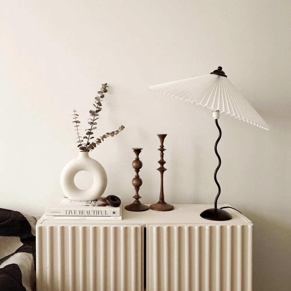 SLEEKI – Stylish Wavy Table Lamp