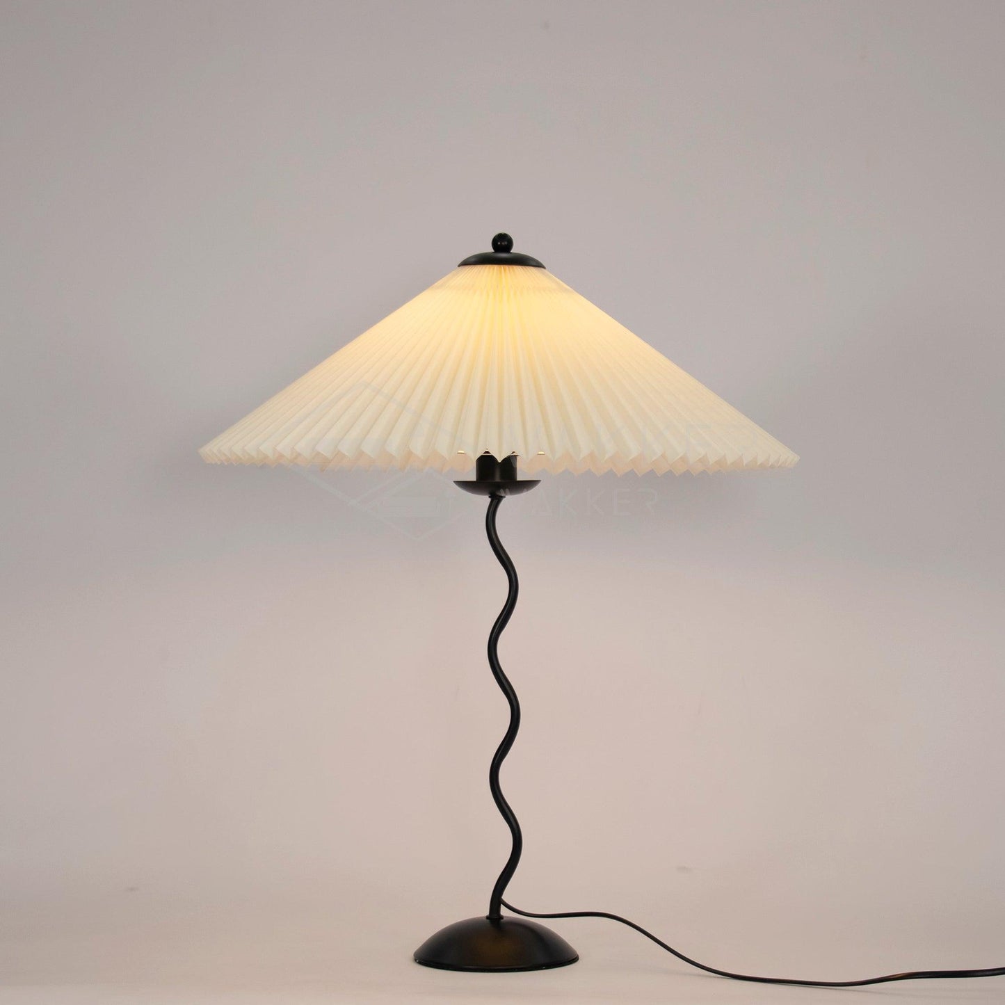 SLEEKI – Stylish Wavy Table Lamp