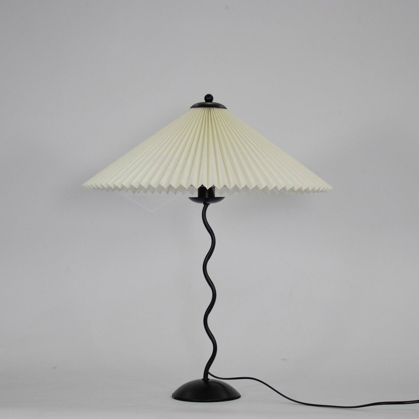 SLEEKI – Stylish Wavy Table Lamp