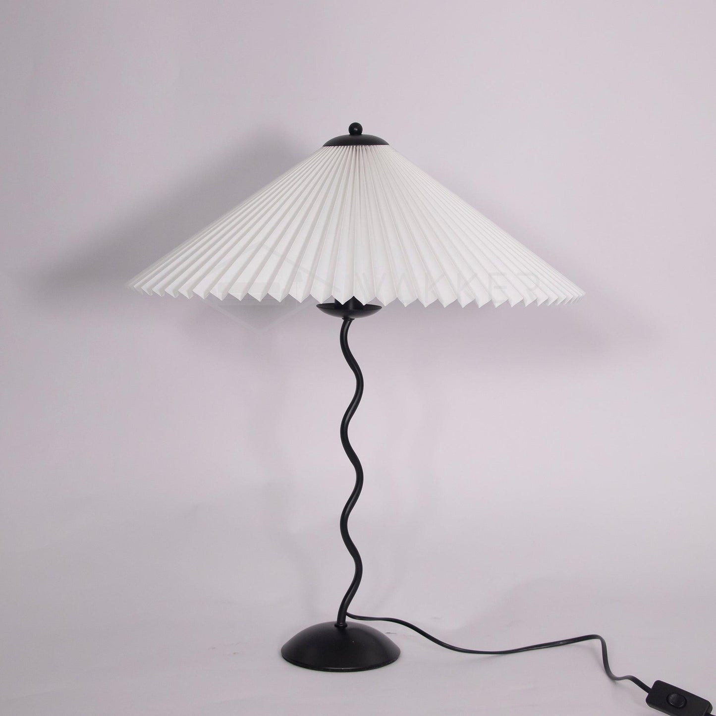 SLEEKI – Stylish Wavy Table Lamp