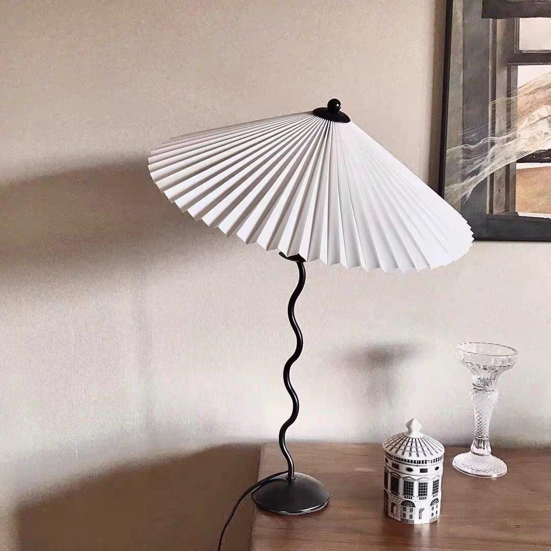 SLEEKI – Stylish Wavy Table Lamp