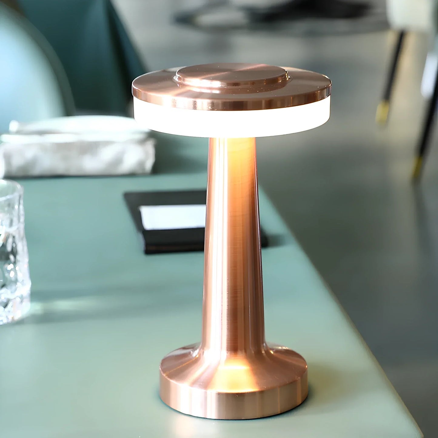 RETROVIBE - Modern Industrial Table Lamp