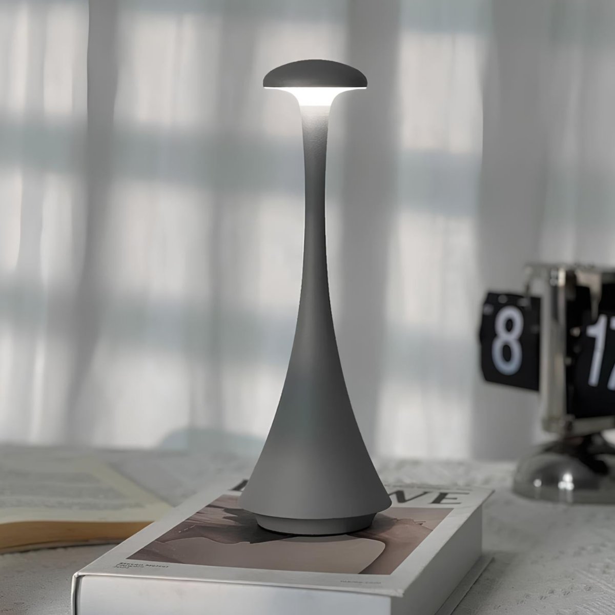 FLORIUM – Sleek & Dimmable Table Lamp