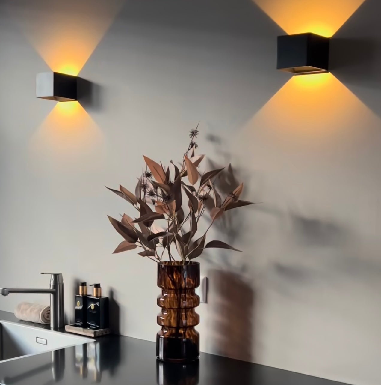 HELSA - Modern Wall Lamp for Sleek Interior Ambiance