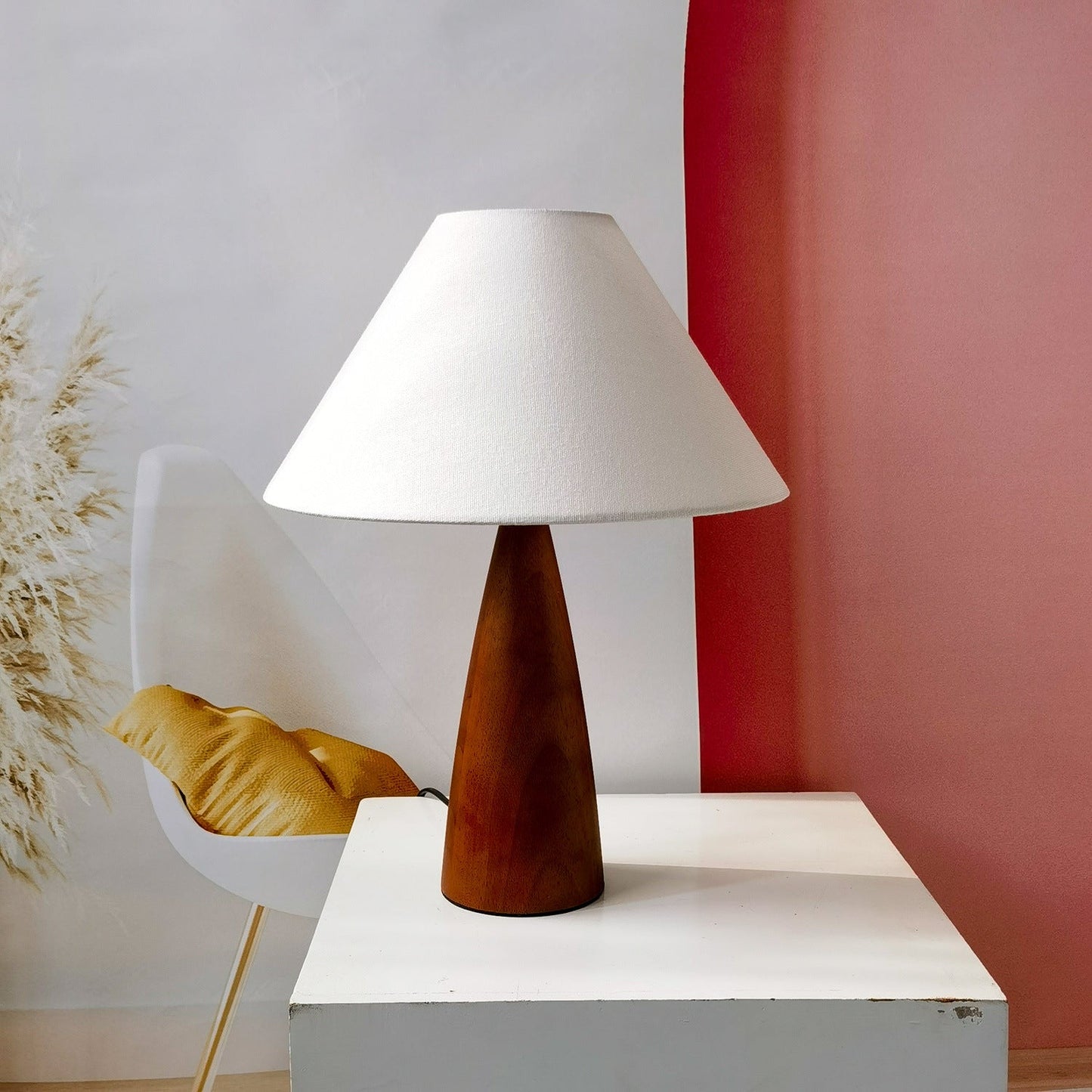 WYNELL – Classic Wooden Table Lamp